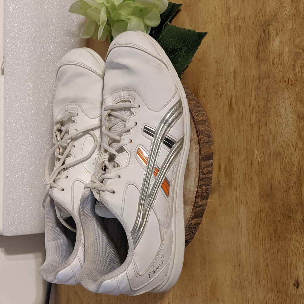 Asics Cheer 7 White Shoes Size 8.5